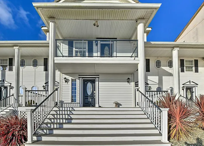 'Eagles View' Condo In Ocean Shores W/ 3 Balconies